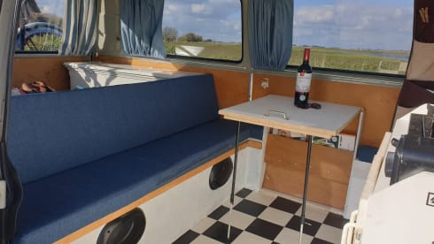 Mr. Blue Sky  – Retro VW T3 bus camper