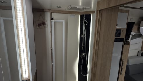 Pegaso  – Schitterende camper (klasse A) - 4 slaapplaatsen - 5 veiligheidsgordels, Pegaso 740 