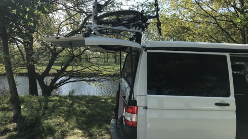 Buurman&Buurman – Camper VW T5 con tendalino e posto letto in piano