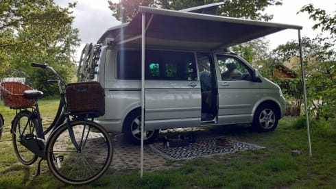 Silver – VW T5 for the ultimate road trip!