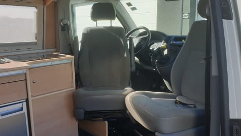 Neat Volkswagen T5 Bus Camper 2.5 TDI