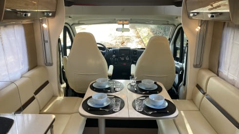 Verhuurmaatjes – 4p Rapido semi-integrated uit 2018