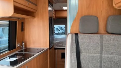 2p Pössl bus uit 2024