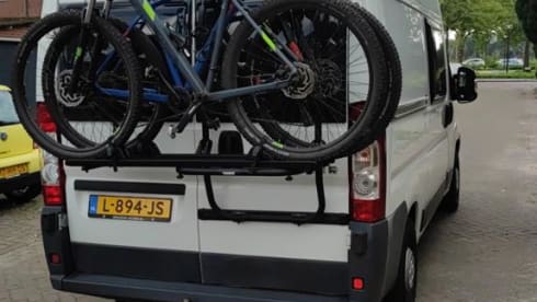 Hip self-built camper bus