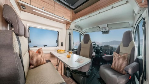 Fiat Hymercar Emmen  – Complete 4 Pers. Fiat Hymer Yellowstone Buscamper Sleeping Roof Model 2018. 