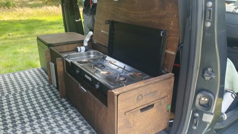 BeSmarter en ga op Avontuur! – Seek out adventure with our 2-person camper van!