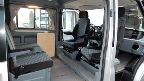 Sjaan – Auf Abenteuer mit dem komfortablen und umfangreichen Ford Nugget für 4 Personen!