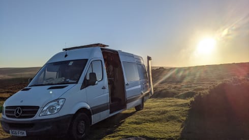 Maura the Boogy Wonder Van  – Superior Land Yacht 