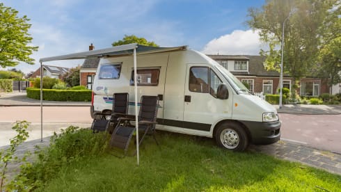 2p Peugeot campervan from 2003