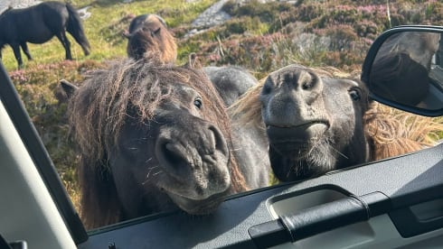 Outlander  – Hire Outlander automatic from Edinburgh airport 