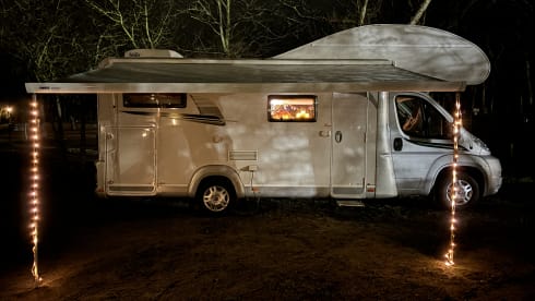 LMC Family Alcove Camper 6 persons Space saver! 
