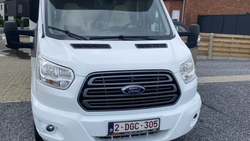 Tom / Sandra – 4p Benimar semi-integrated uit 2019