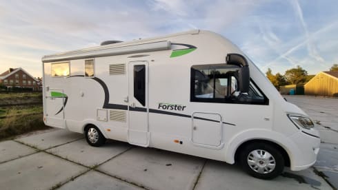 FORSTER 738 EB, 4 persons, garage and scooter included