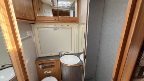 6-sitziger Mercedes-Benz Alcove aus dem Jahr 2002