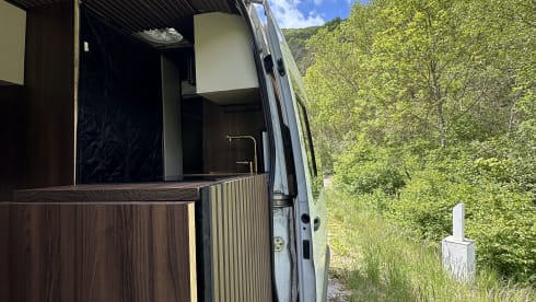 The Laurent – Luxury 3 berth Mercedes-Benz 907 Campervan