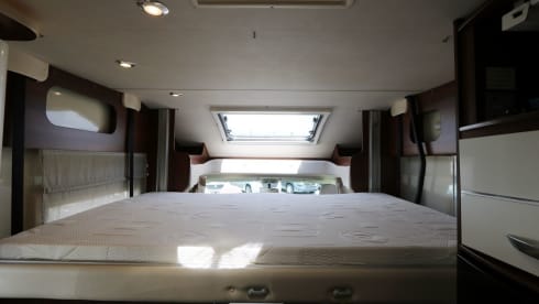 McLouis Sovereign 78 – Very luxurious, modern 5-person camper, freedom with real comfort