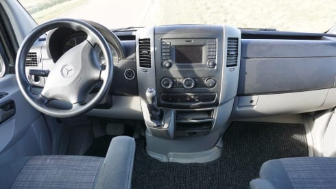 Unbound – 2p Mercedes buscamper (automaat)