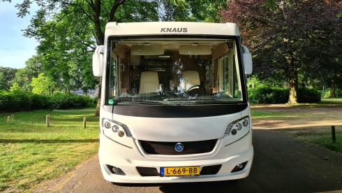 Birdy – Great camper with 4 fixed beds for family or events - XL garage