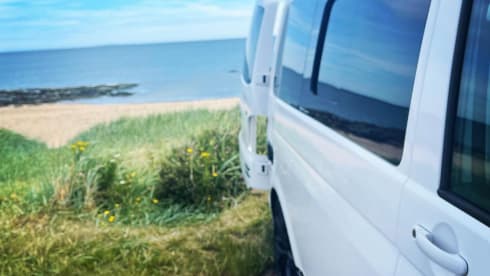 Suzie – 4 berth Volkswagen Campervan 