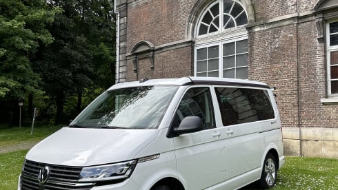 4p Volkswagen campervan uit 2020