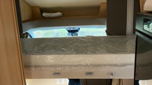 Luxe Etrusco Automaat met enkele bedden/hefbed ,grote garage