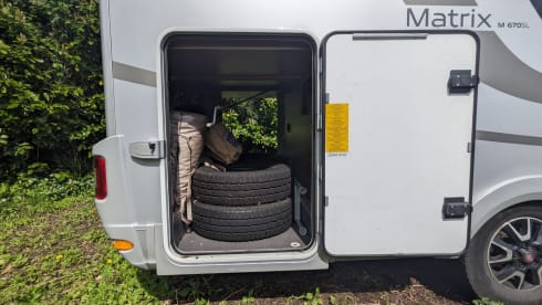 SilverBird – luxurious Adria Matrix 670SL - Located 10mins from Heathrow Airport