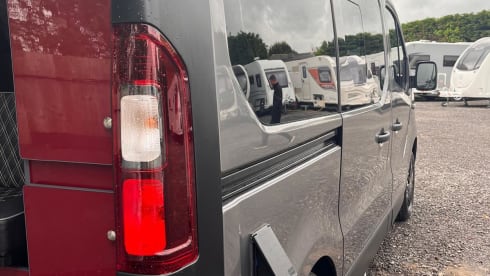 Bazz Van Dan – Camping-car 4 places, autre modèle de 2017