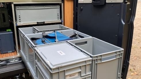 Bus camper PÖSSL, 2 length beds, 2 seats