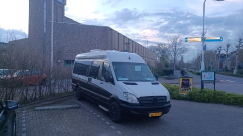 Comfortabel slapen 210x180 bed. En dwarsbed kinderen – 4-seater Mercedes-Benz bus from 2008