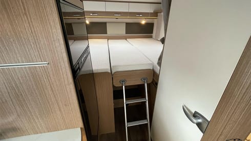 Carado T337 2 person semi-integrated
