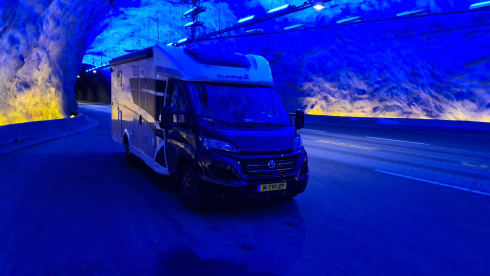 Beautiful Sunlight T68 Adventure Edition AUTOMATIC with spacious single beds.