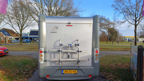 Beautiful compact Knaus camper with garage and large transverse bed!