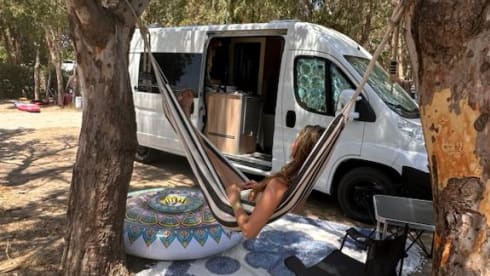 Bowie – Attractive, luxurious, off-grid campervan (incl. all-risk insurance)