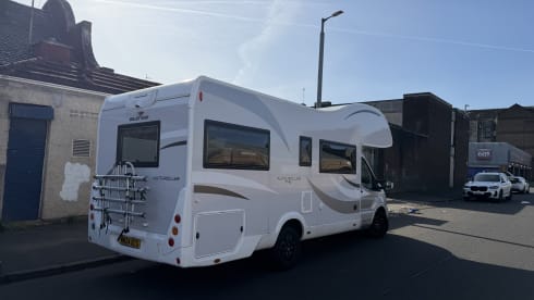 The Stag  – 6 berth Roller Team auto roller 746 