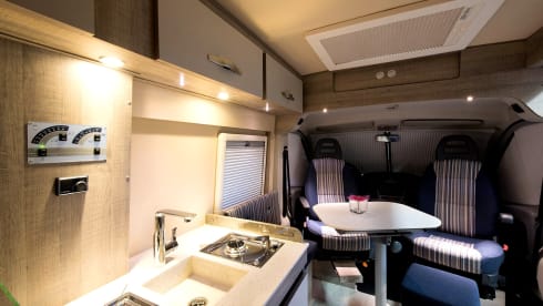 2 p. bus camper with longitudinal beds (AmorA 2017)