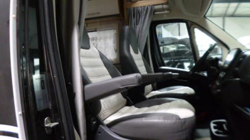 Billy – Hymer Carado with length beds, very suitable for tall people
