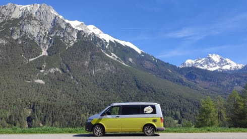 VW T6 – Aloha beach camper lemon, very luxurious inside