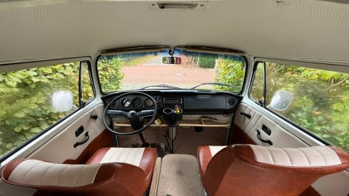 Billy – Volkswagen T2b Camper from 1978