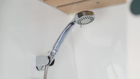 BLACK FOX – Experience the comfort and self-sufficiency of our off-grid campervan