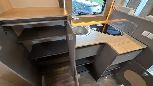 H630 – 3p LMC Tourer H630 semi-integrated from 2024