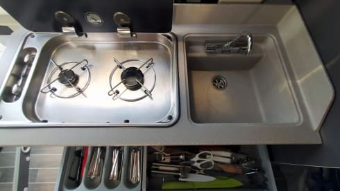 Jessie – Jessie, Camperbus Roller Team 4P, nice and compact and yet luxurious, shower and toilet