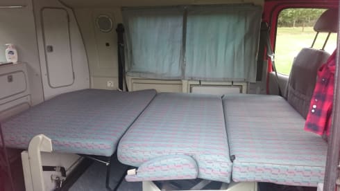 Nugget – On an adventure with a cozy camper 'the Nugget'