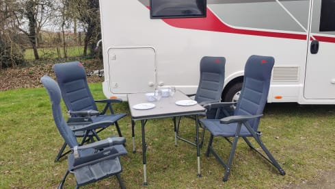  Cozy (family) camper semi-integrated - 4 persons (new 2023) 