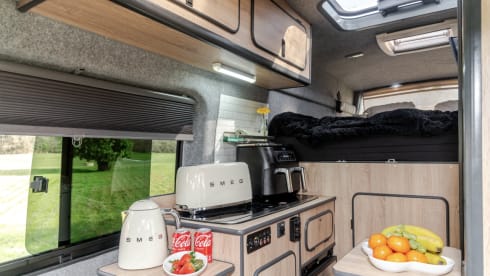 Hugo Away – Ford Transit Jumbo (Insurance included)