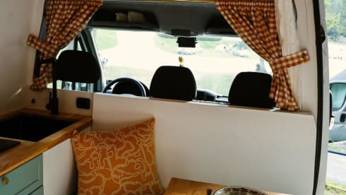 Bennie – Mercedes Sprinter Wohnmobil mit 2 Sitzen aus dem Jahr 2012