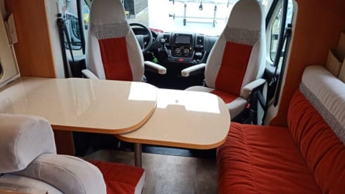 zwerver – Complete luxury two-person motorhome rentals