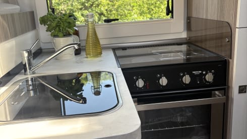4 berth Benimar Tessoro 413