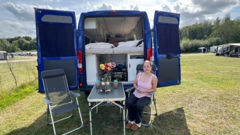 Blauw plezier – 2-person Peugeot Campervan | With new interior 2024