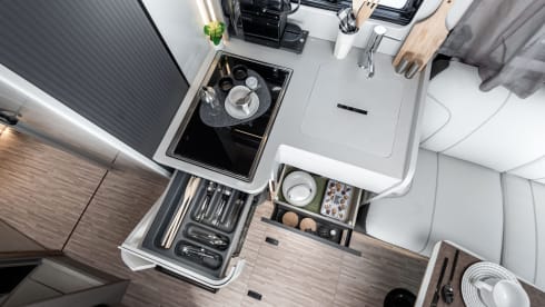 2026 4P McLouis 870+roof air conditioning, automatic 180 hp, bicycle rack, LPG, underfloor heating 