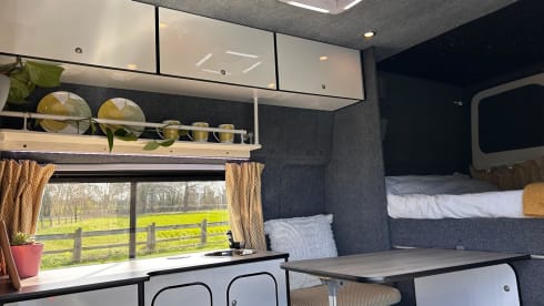 Freddie – 2-persoons campervan die volledig zelfvoorzienend is.